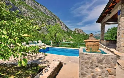 Bazen u objektu Villa Tiho ili u blizini