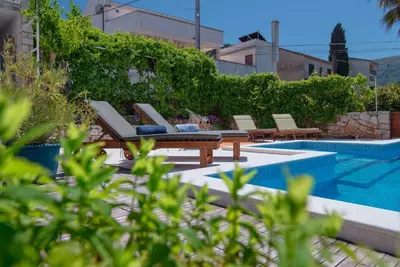 Bazen u objektu Villa ToTa Glamur ili u blizini