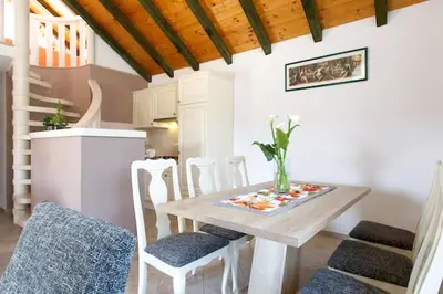 Kuhinja ili čajna kuhinja u objektu Charming Villa in Pučišća + Pool
