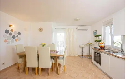 Kuhinja ili čajna kuhinja u objektu Awesome Home In Sutivan