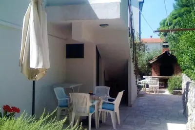 TV i/ili zabavni centar u objektu Charming Studio in Zavala - 25 m² - Parking Included