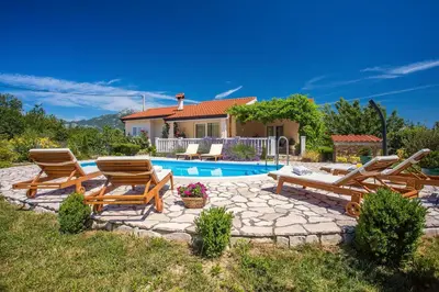 Bazen u objektu VILLA ANA - 3 bedroom villa with private pool and unspoiled natural environment ili u blizini
