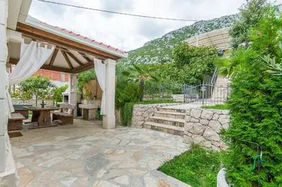 Pogled na planine ili pogled na planine iz vila