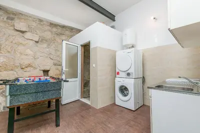 Kuhinja ili čajna kuhinja u objektu Villa Holiday home Zvecanje