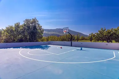Pogled na planine ili pogled na planine iz vila