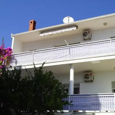 Sea view apartment Manda