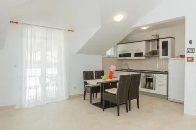 Kuhinja ili čajna kuhinja u objektu House Sanda