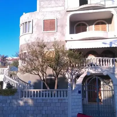 Apartments and Room Rest