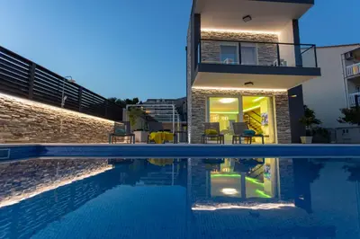 Bazen u objektu Villa DVORI ili u blizini