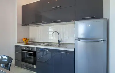 Kuhinja ili čajna kuhinja u objektu Villa Azalea apartments A3