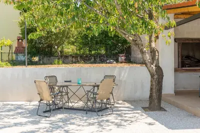 Popločani dio dvorišta ili vanjski dio objekta JOVI-relaxing, fenced, private, heated pool & view