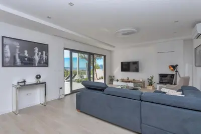 TV i/ili zabavni centar u objektu Villa Kuk with heated salt water pool - Makarska