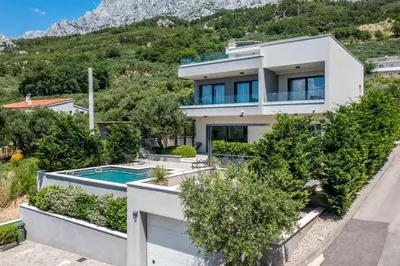 Pogled na planine ili pogled na planine iz vila