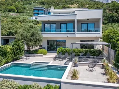Bazen u objektu Villa Kuk with heated salt water pool - Makarska ili u blizini