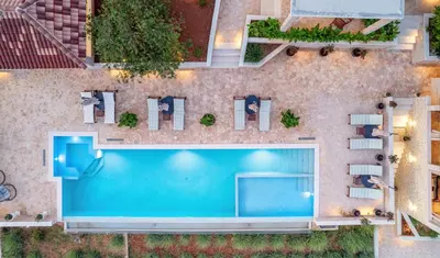 Bazen u objektu Vidikovac Levanda Luxury Apartments ili u blizini
