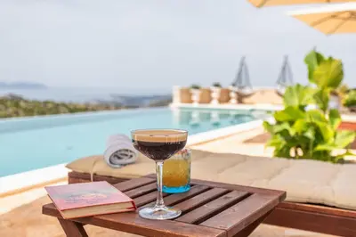 Bazen u objektu Vidikovac Levanda Luxury Apartments ili u blizini