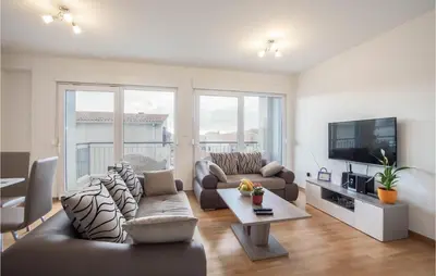 TV i/ili zabavni centar u objektu Pet Friendly Apartment In Podstrana