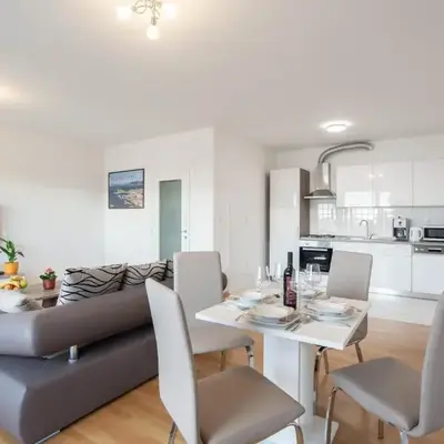 Pet Friendly Apartment In Podstrana