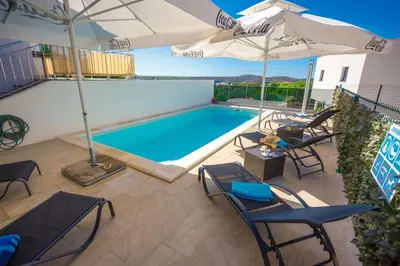 Bazen u objektu Apartment Jerry with private pool ili u blizini