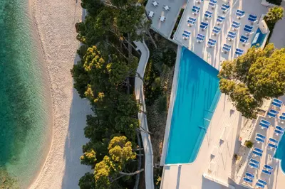 Bazen u objektu Bluesun Mala Berulia ili u blizini