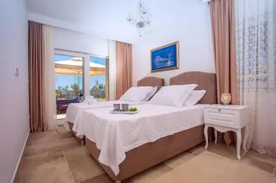 Krevet ili kreveti u jedinici u objektu Villa Porto Mimice, 40sqm Heated Private Pool, 4 bedrooms, Sauna, Gym, Billiard