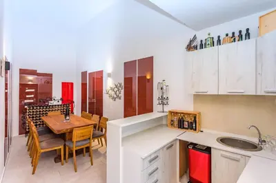 Kuhinja ili čajna kuhinja u objektu Villa Mia with private pool, Whirlpool, gym, sauna, seaviews
