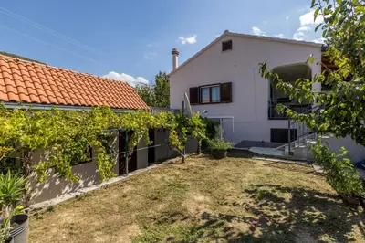 Vrt u objektu Villa Almond near Omis, private pool