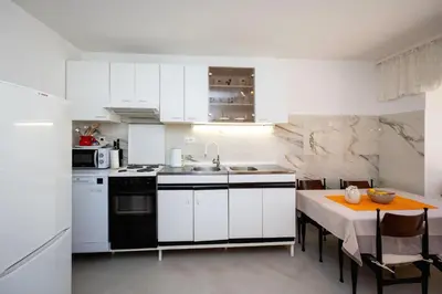Kuhinja ili čajna kuhinja u objektu House Zeljka