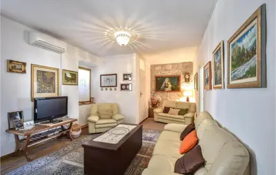 TV i/ili zabavni centar u objektu Stunning Home In Kucice With Wifi
