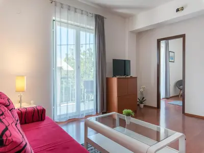 TV i/ili zabavni centar u objektu Holiday Home in Podstrana near Beach