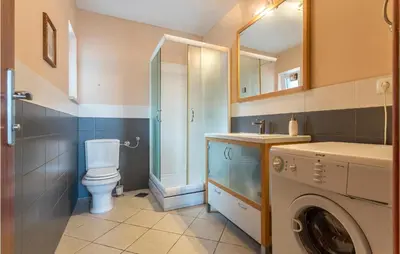 Kupaonica u objektu 4 Bedroom Cozy Home In Medici