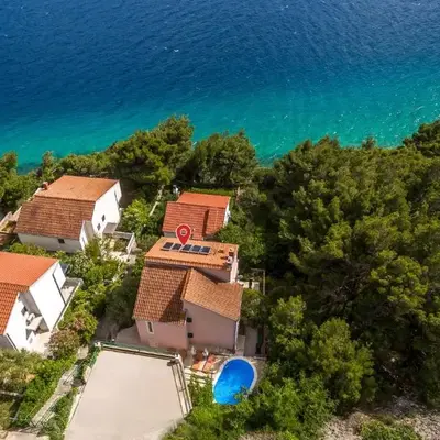 4 Bedroom Cozy Home In Medici
