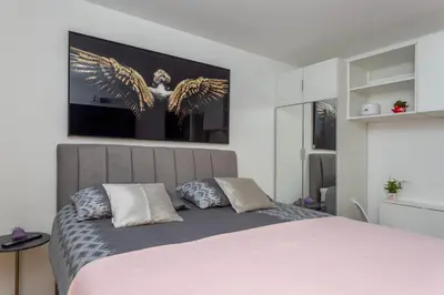 Krevet ili kreveti u jedinici u objektu Queen Hvar Luxury Apartment Jacuzzi & Bikes