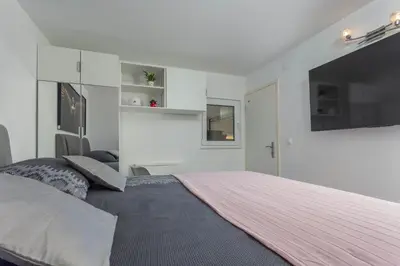 TV i/ili zabavni centar u objektu Queen Hvar Luxury Apartment Jacuzzi & Bikes