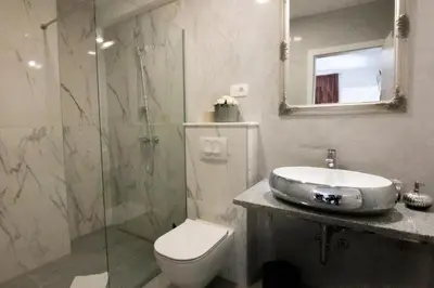 Kupaonica u objektu Crystal Villa