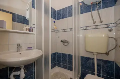 Kupaonica u objektu Sea View Apartment Lucija with Balcony & Garage Parking