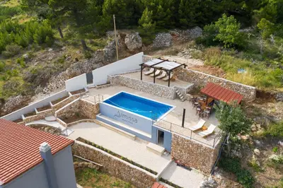 Bazen u objektu Exclusive Villa Almissa with swimming pool and sea view ili u blizini