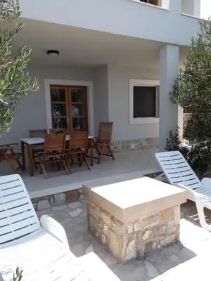 Popločani dio dvorišta ili vanjski dio objekta House Jurasović