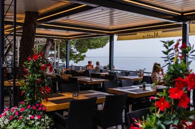 Restoran ili neka druga zalogajnica u objektu Apartments Simic Makarska