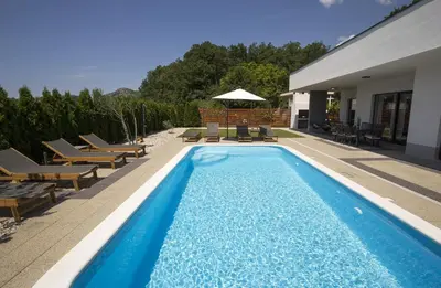 Bazen u objektu Holiday Home EB with Heated Pool ili u blizini
