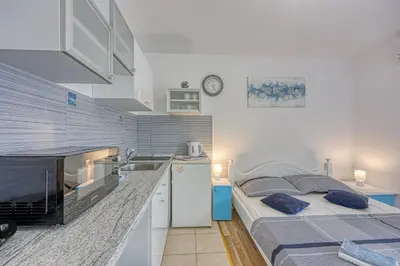 Kuhinja ili čajna kuhinja u objektu Studio Apartmani Ivanda