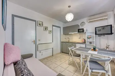 Kuhinja ili čajna kuhinja u objektu Studio Apartmani Ivanda