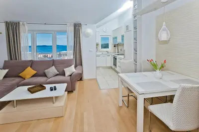 Kuhinja ili čajna kuhinja u objektu Relaxing holiday sunset apartment