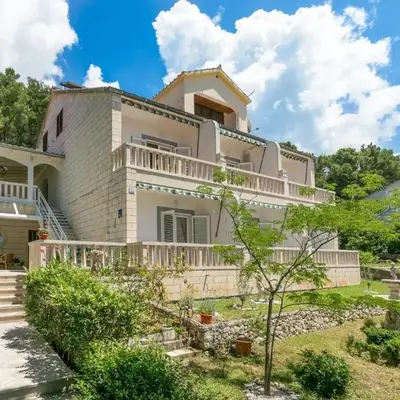 Apartments by the sea Brela - Makarska - 18356