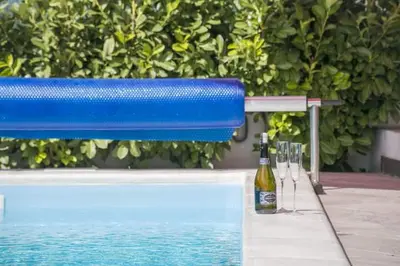 Bazen u objektu Holiday home Mons Aureus ili u blizini