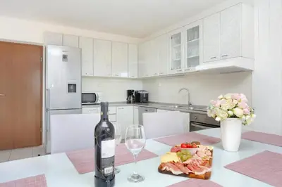 Kuhinja ili čajna kuhinja u objektu Holiday home Mons Aureus