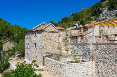 Zgrada u kojoj se nalazi vila
