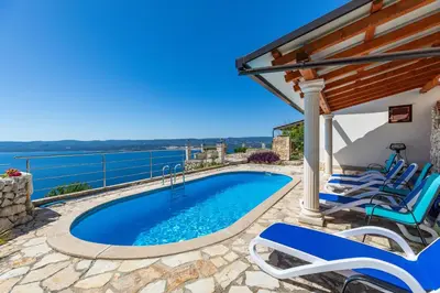 Bazen u objektu Family friendly house with a swimming pool Lokva Rogoznica, Omis - 4328 ili u blizini