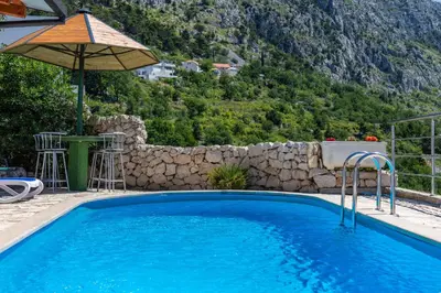 Pogled na planine ili pogled na planine iz vikendica