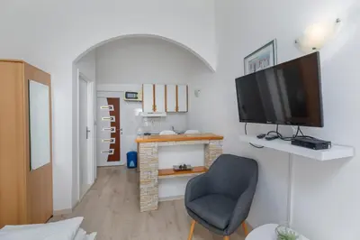 TV i/ili zabavni centar u objektu Family friendly house with a swimming pool Lokva Rogoznica, Omis - 4328